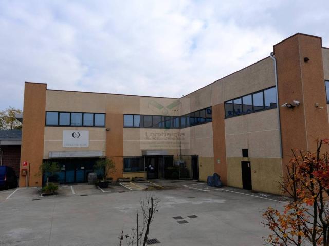 Locale Commerciale in vendita a Chiuduno, Lombardia