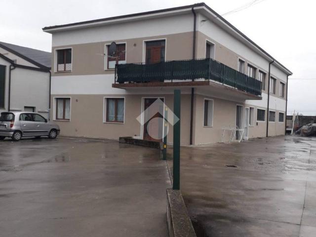 Locale Commerciale in vendita a Chiuduno, Lombardia