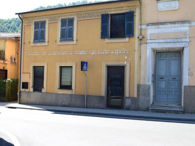 Locale Commerciale in vendita a Cicagna, Liguria