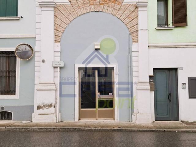 Locale Commerciale in vendita a Cigole, Lombardia