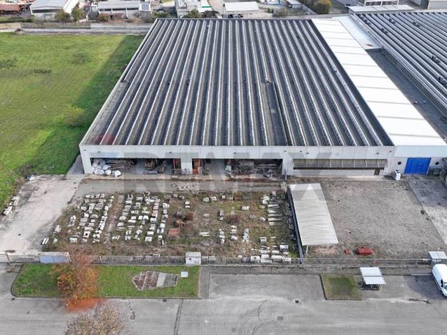 Locale Commerciale in vendita a Cilavegna, Lombardia