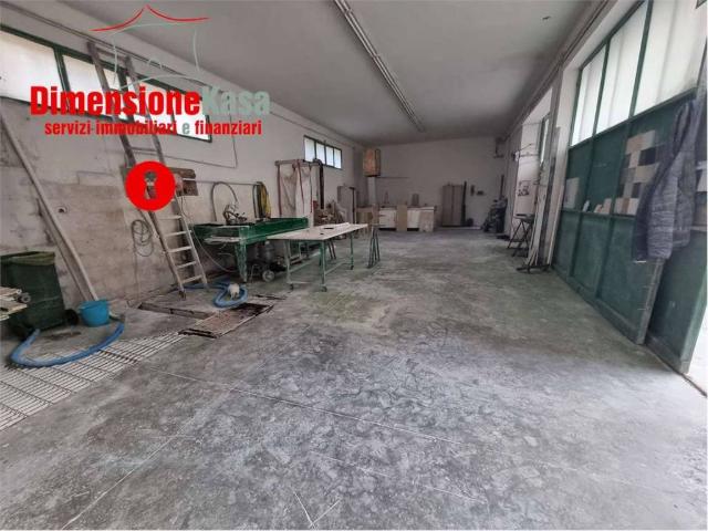 Locale Commerciale in vendita a Nola, Campania