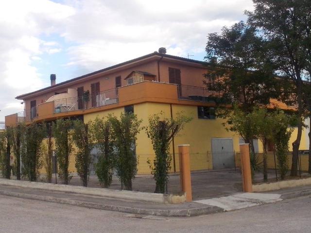 Locale Commerciale in vendita a Marche, Macerata
