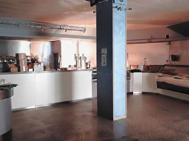 Locale Commerciale in vendita a Pozzo, Marche