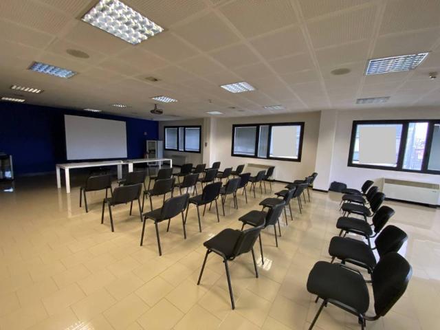 Locale Commerciale in vendita a Zona Omogenea Milano Nord, Muggiò