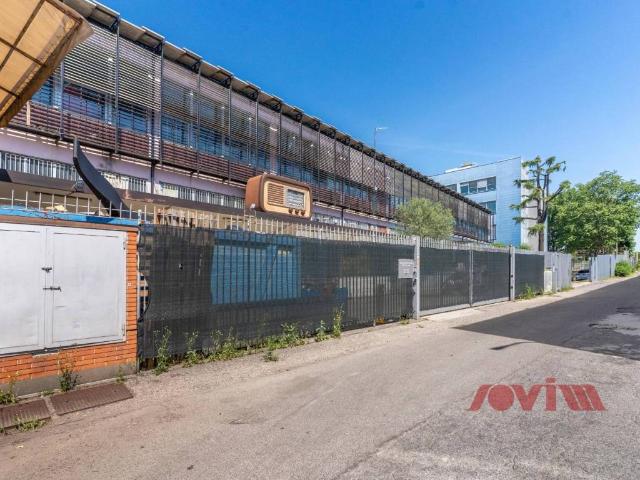 Locale Commerciale in vendita a Zona Omogenea Milano Nord, Cinisello Balsamo