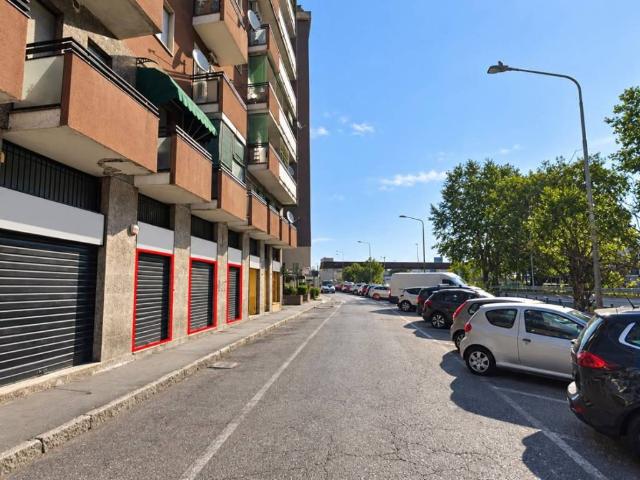 Locale Commerciale in vendita a Crocetta, Cinisello Balsamo