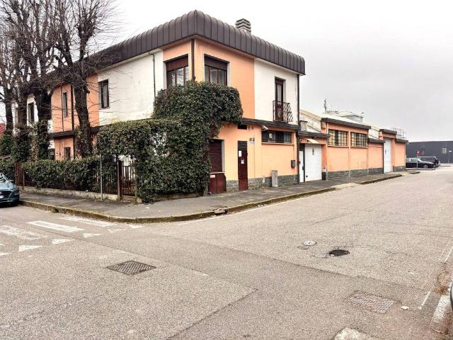 Locale Commerciale in vendita a Zona Omogenea Milano Nord, Cinisello Balsamo