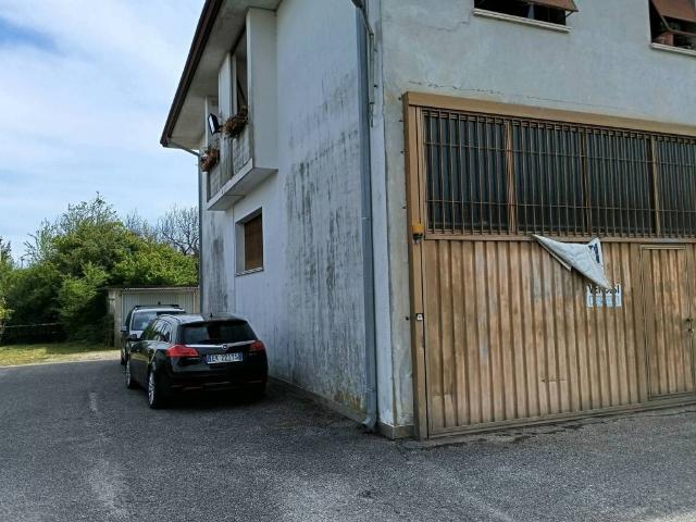 Locale Commerciale in vendita a Cinto Caomaggiore, Veneto