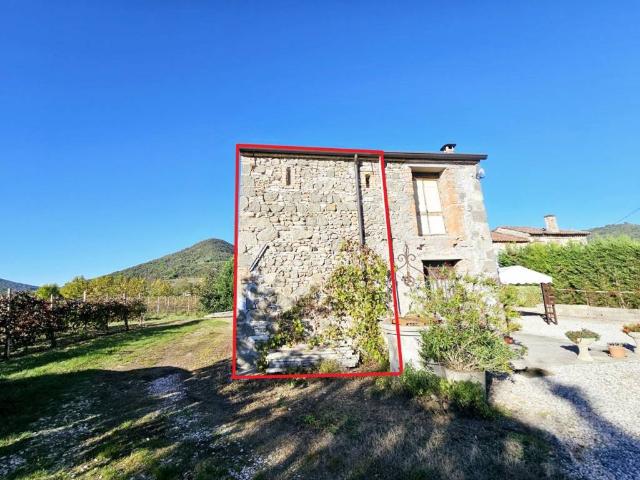 Locale Commerciale in vendita a Cinto Euganeo
