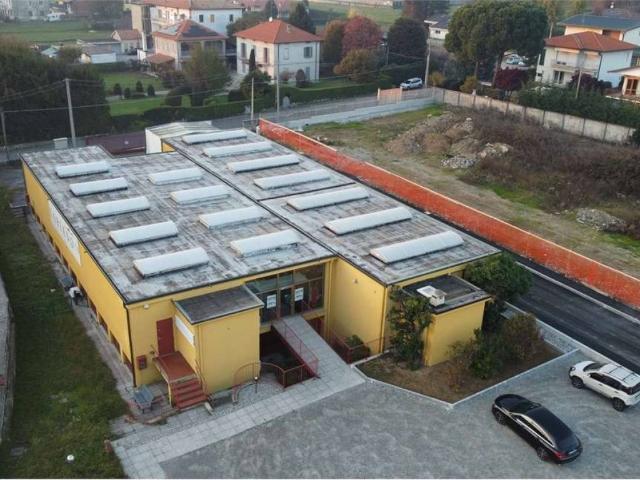Locale Commerciale in vendita a Cirimido, Lombardia