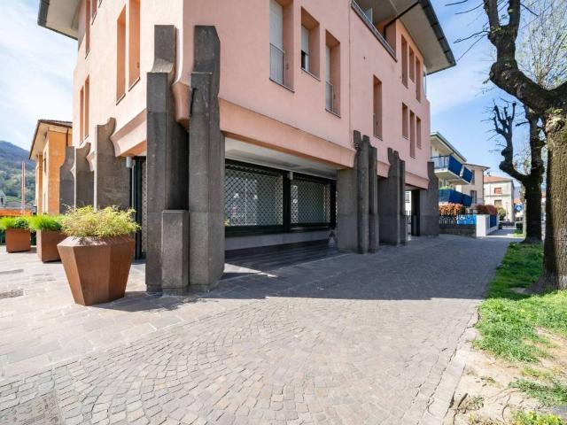 Locale Commerciale in vendita a Cisano Bergamasco, Lombardia