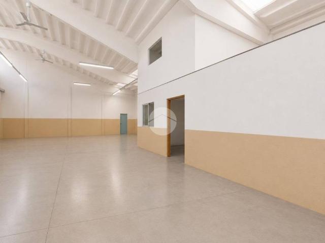 Locale Commerciale in vendita a Ciserano, Lombardia