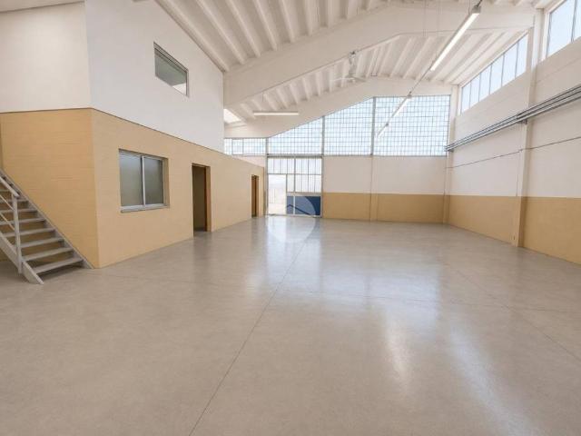 Locale Commerciale in vendita a Ciserano, Lombardia
