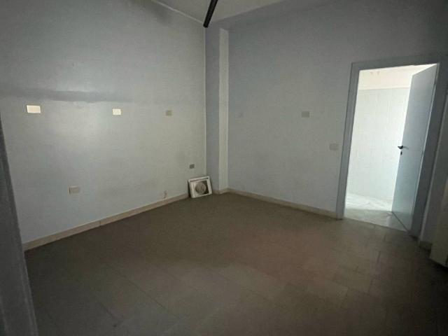 Locale Commerciale in vendita a Cislago, Lombardia