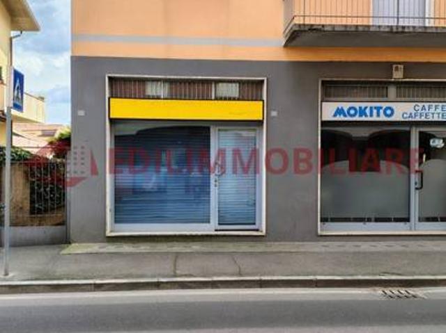 Locale Commerciale in vendita a Cislago, Lombardia