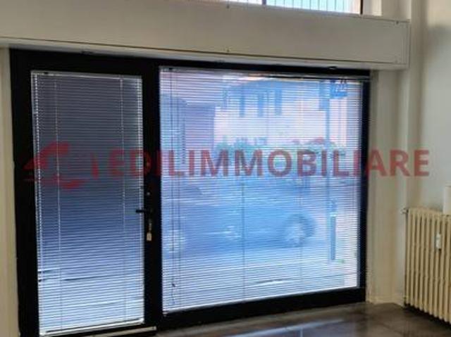 Locale Commerciale in vendita a Cislago, Lombardia