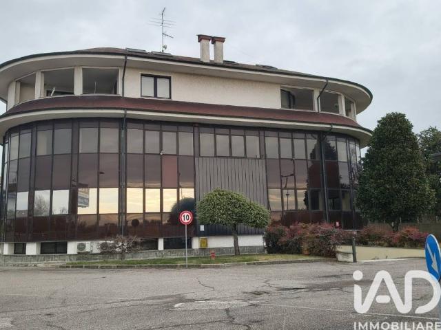 Locale Commerciale in vendita a Cisliano, Lombardia