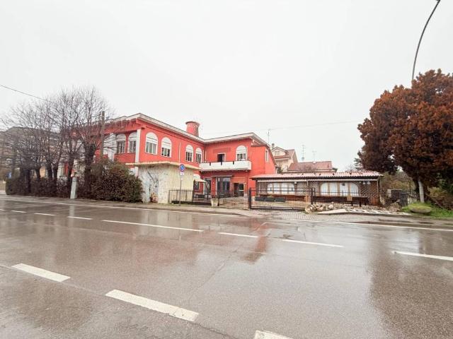 Locale Commerciale in vendita a Cisliano, Lombardia