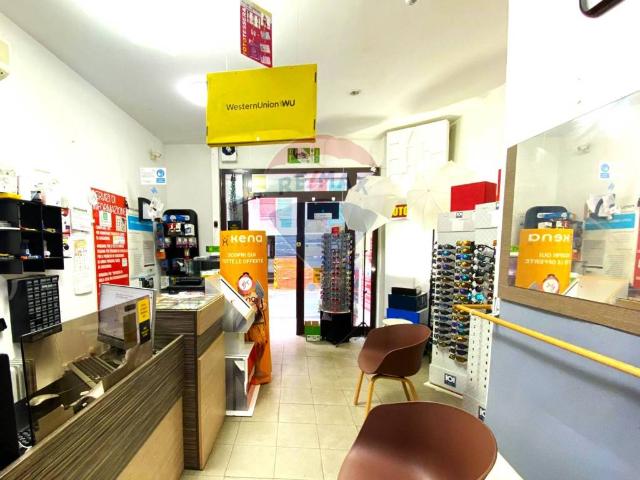 Locale Commerciale in vendita a Cisterna di Latina, Latina