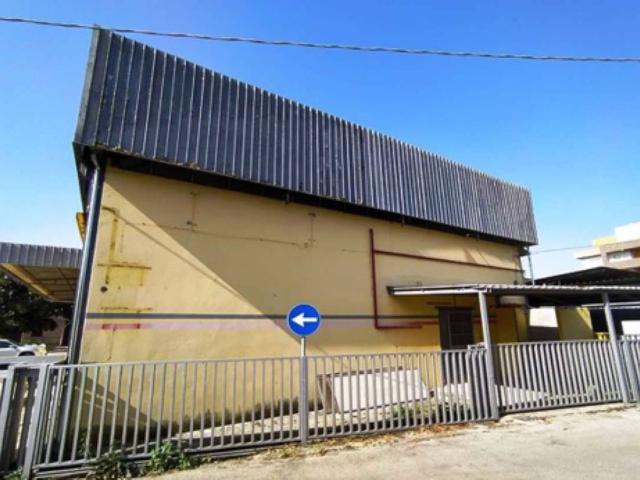 Locale Commerciale in vendita a Cisterna Di Latina, Lazio