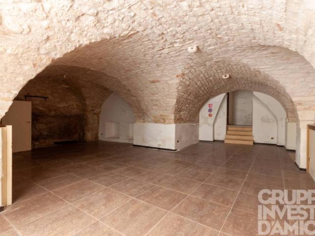Locale Commerciale in vendita a Puglia, Brindisi