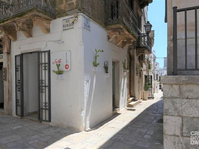 Locale Commerciale in vendita a Puglia, Brindisi