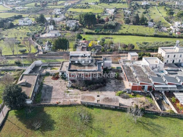 Locale Commerciale in vendita a Puglia, Brindisi