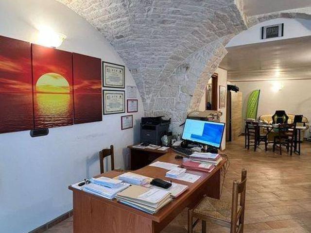 Locale Commerciale in vendita a Puglia, Brindisi