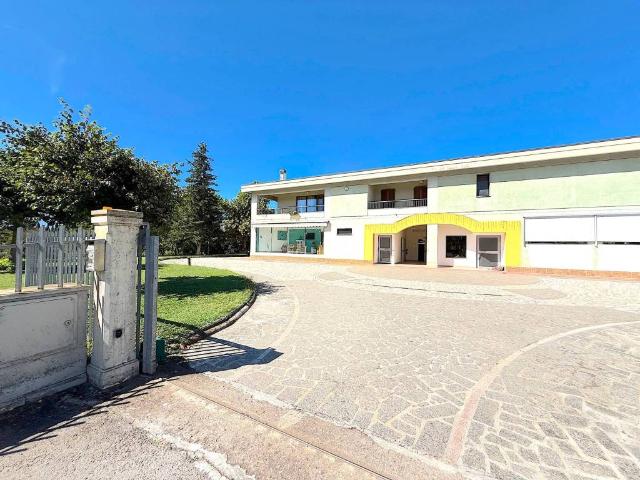 Locale Commerciale in vendita a Moiano, Città Della Pieve
