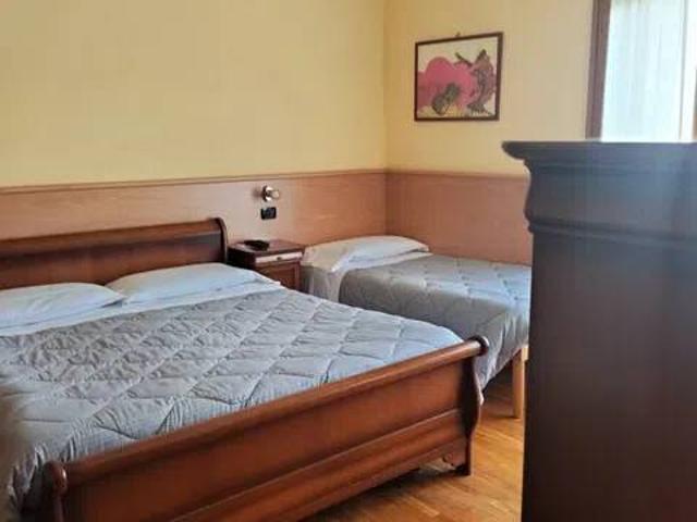 Locale Commerciale in vendita a Riosecco, San Leo Bastia