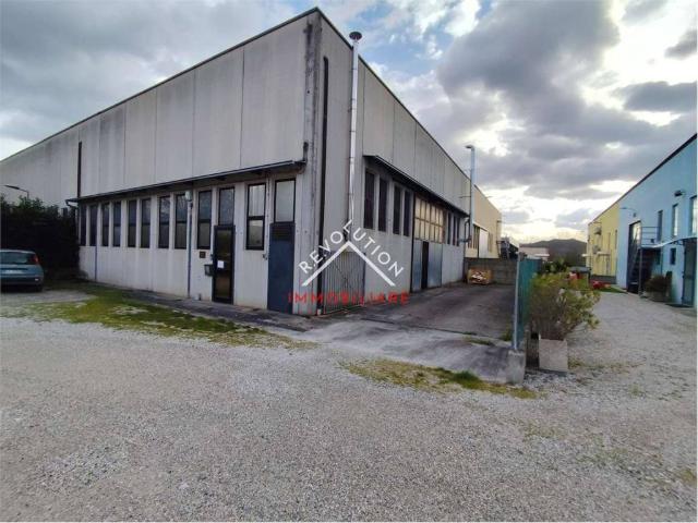 Locale Commerciale in vendita a Riosecco, San Leo Bastia