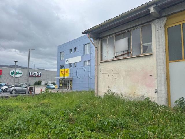 Locale Commerciale in vendita a Riosecco, San Leo Bastia