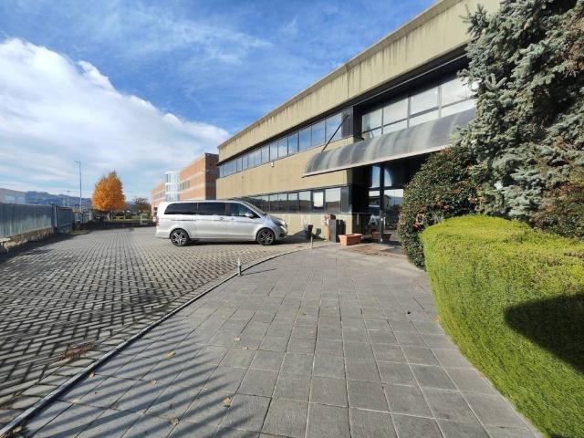 Locale Commerciale in vendita a San Leo Bastia, Umbria