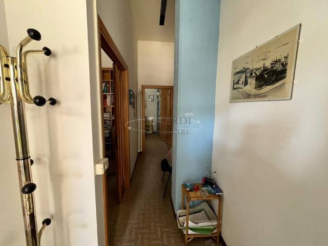 Locale Commerciale in vendita a San Leo Bastia, Umbria