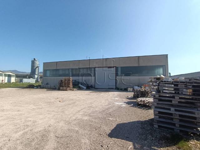 Locale Commerciale in vendita a San Leo Bastia, Umbria