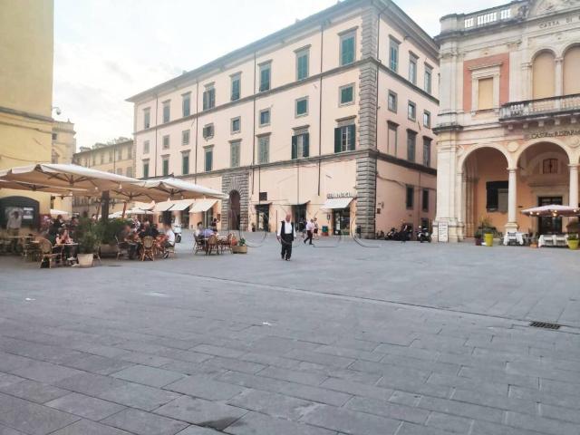 Locale Commerciale in vendita a San Leo Bastia, Umbria