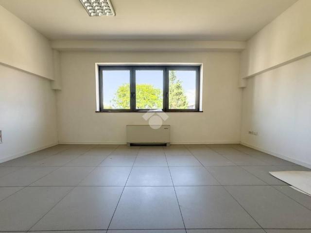 Locale Commerciale in vendita a Zoccolanti, San Leo Bastia