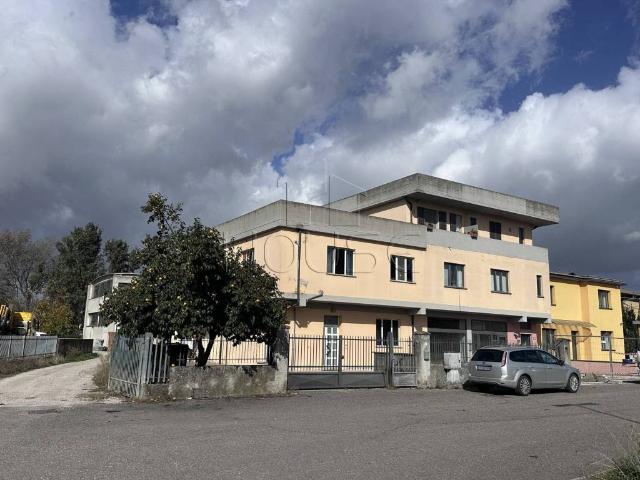 Locale Commerciale in vendita a Riosecco, San Leo Bastia