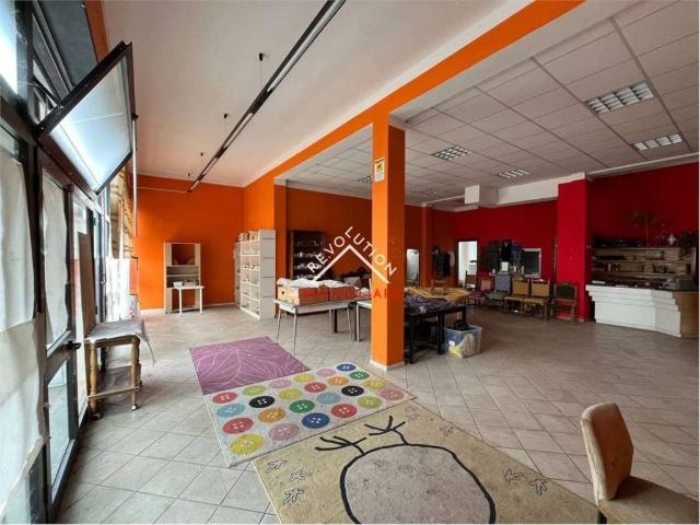 Locale Commerciale in vendita a Regnano, San Leo Bastia