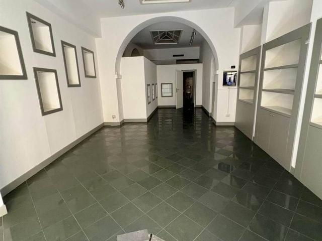 Locale Commerciale in vendita a San Leo Bastia, Umbria