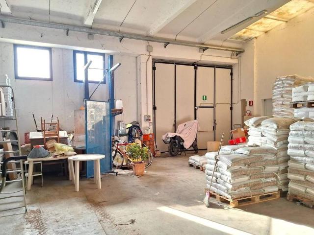 Locale Commerciale in vendita a Riosecco, San Leo Bastia