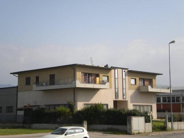 Locale Commerciale in vendita a San Leo Bastia, Umbria