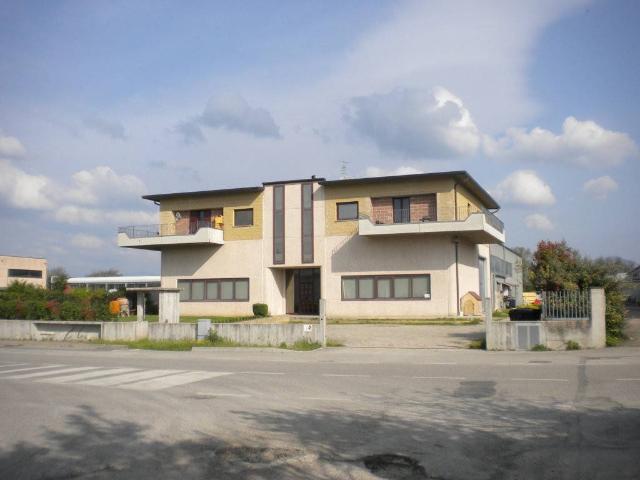 Locale Commerciale in vendita a San Leo Bastia, Umbria