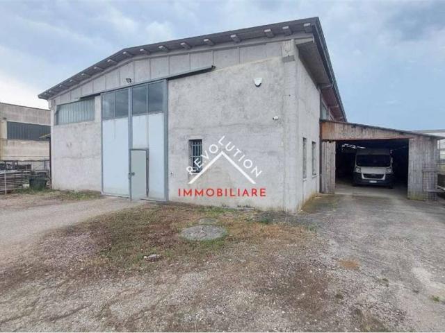 Locale Commerciale in vendita a Regnano, San Leo Bastia