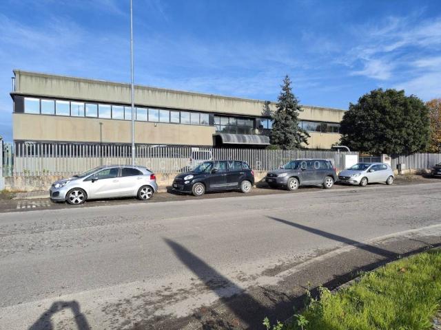 Locale Commerciale in vendita a San Leo Bastia, Umbria