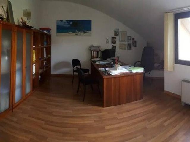 Locale Commerciale in vendita a Zoccolanti, San Leo Bastia