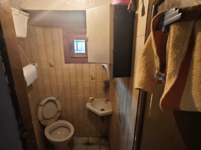 Locale Commerciale in vendita a San Leo Bastia, Umbria