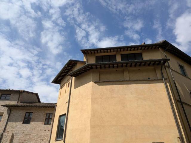 Locale Commerciale in vendita a San Leo Bastia, Umbria
