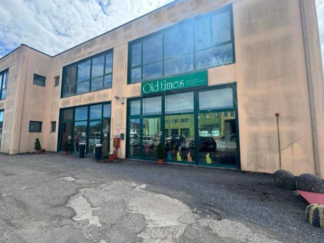 Locale Commerciale in vendita a San Leo Bastia, Umbria